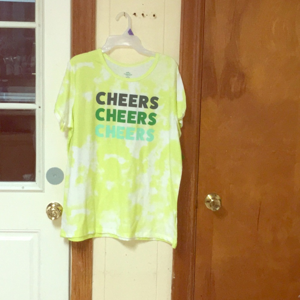 🌺NWT TEE Bundle and save! 3 for 15🌺